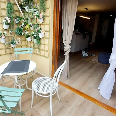 Sunny Duplex In Front Of Campello *