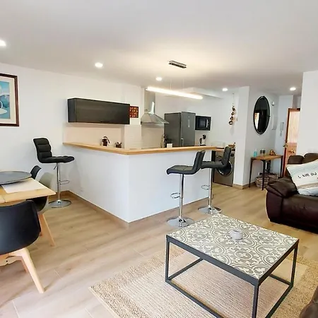 Sunny Duplex In Front Of Campello Apartment *
